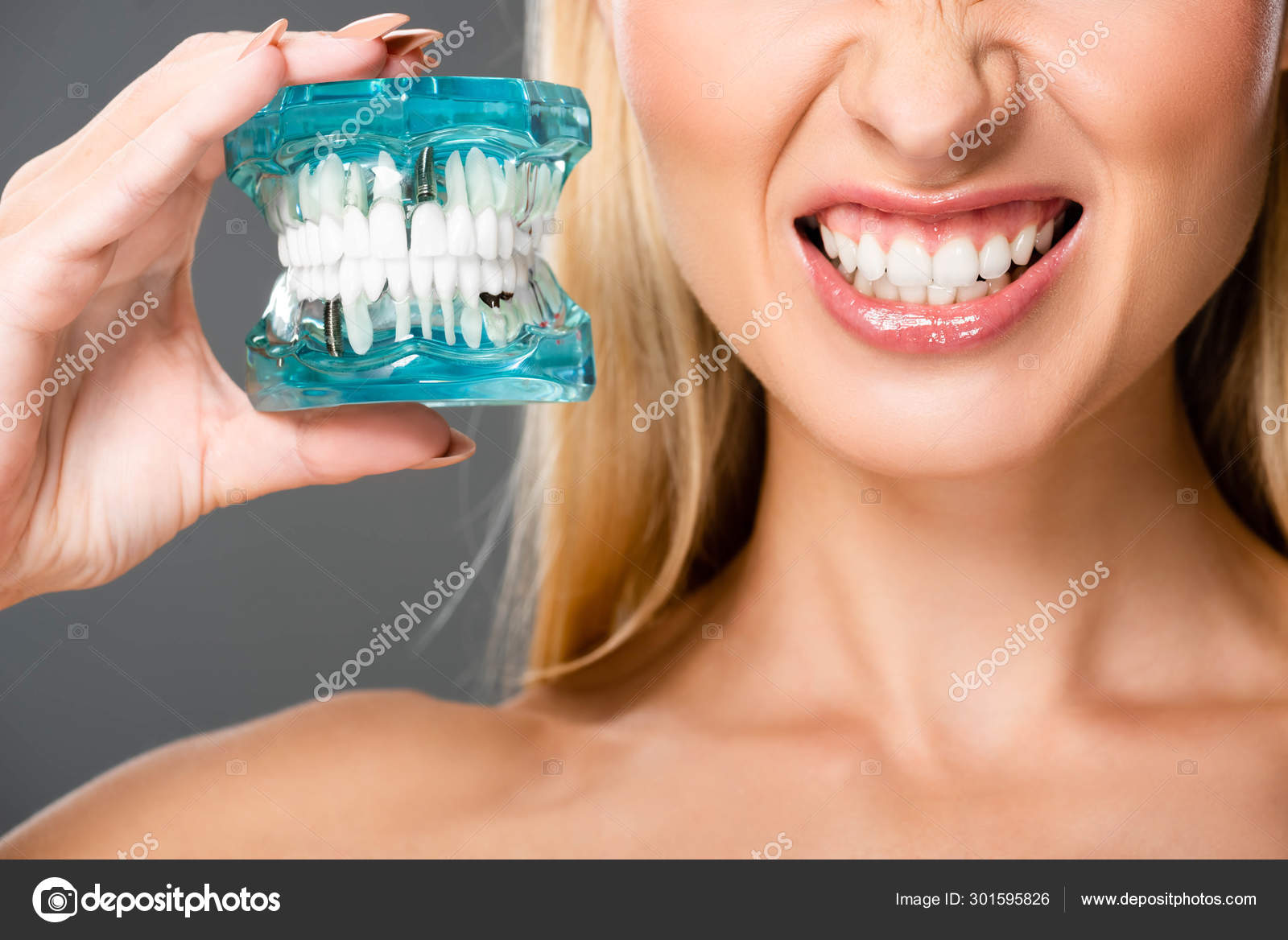 Обнаженные Зубы