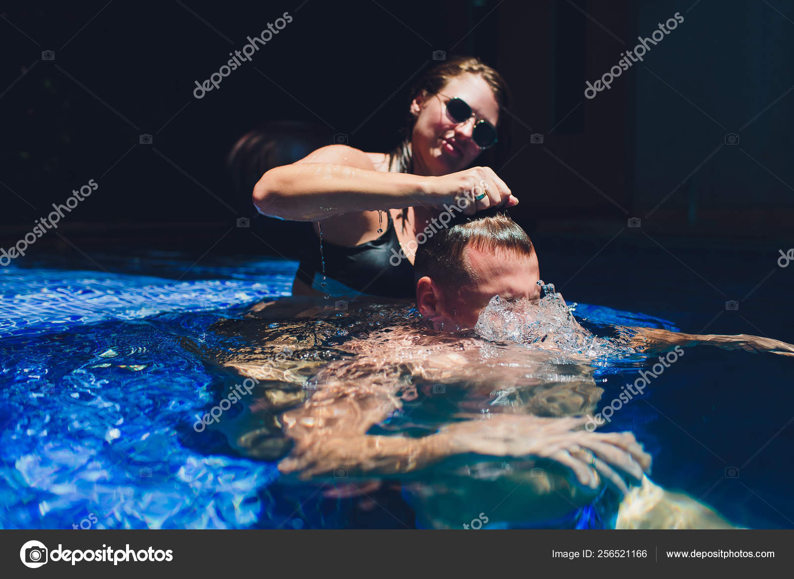 Плавание в бассейне с парнем закончилось безумным спариванием