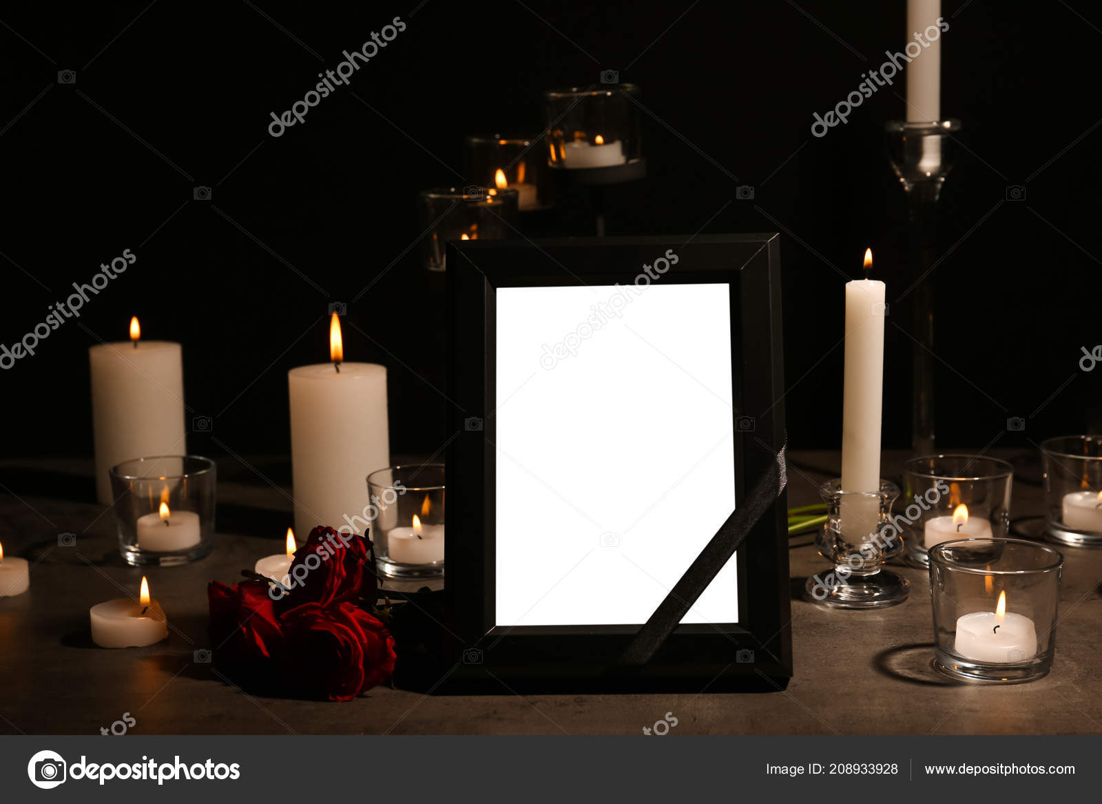 Похоронная рамка со свечами