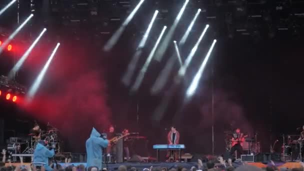 UCRANIA, TERNOPIL - 20 de julio de 2018: El grupo Pianoboy actúa en el festival faine misto — Vídeo de stock