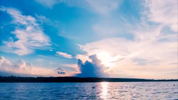 美しい日没湖 4 k Uhd 上空の後の風景を微速度撮影 — ストック動画