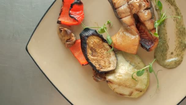 Ready meals from the chef from a piece of salmon fish, baked vegetables and ribs on a plate in a restaurant. concept of cooking dishes step by step — Stock Footage Ready meals from the chef from a piece of salmon fish, baked vegetables and ribs on a plate in a restaurant. concept of cooking dishes step by step Royalty Free Stock Footage