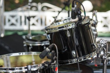 Davul mikrofonu kapatmak