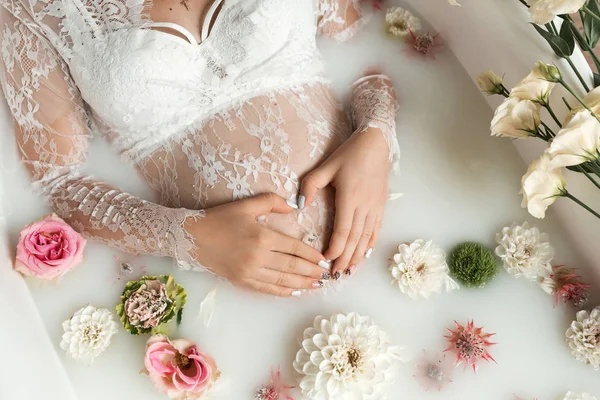 Vista Dall Alto Una Bella Donna Incinta Bagno Latte Con — Foto Stock