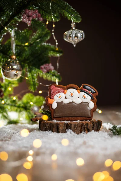 Pastelería Comida Tradicional Vacaciones Pan Jengibre Tres Divertidos Muñecos Nieve — Foto de Stock