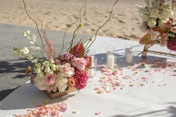 Event Decoration Wedding Chuppa Riverside Decorated Fresh Flowers Florist Workflow — Stock Photo, Image