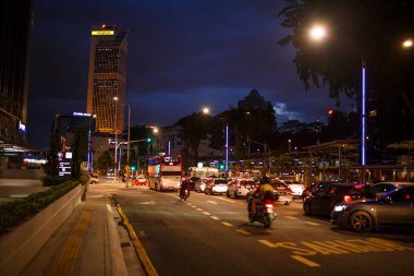 Kuala Lumpur, Malezya - 13 Şubat, 2018: Kuala Lumpur gece sokakları şehir manzara.