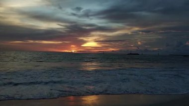 yanan günbatımı romantik okyanus plaj