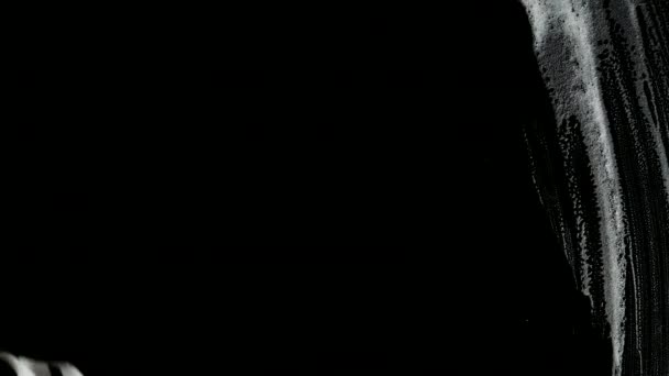 Siyah Cam Temizleme Mor Eldiven Ver Arka Plan Beyaz Sabunlu — Stok video
