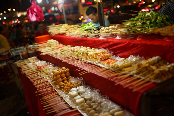 Chinesse Street Food Stick Bar Night Town Streets — стоковое фото