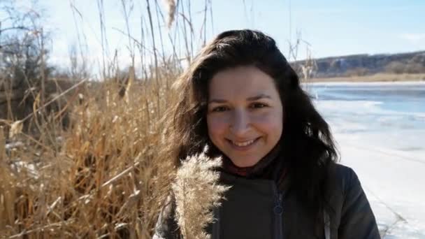 Portrait Beautiful Girl Bank Frozen River Enjoying Nature Laughing Playing — Stock Video