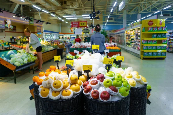 Mostra Com Maçãs Diferentes Variedades Supermercado — Fotografia de Stock