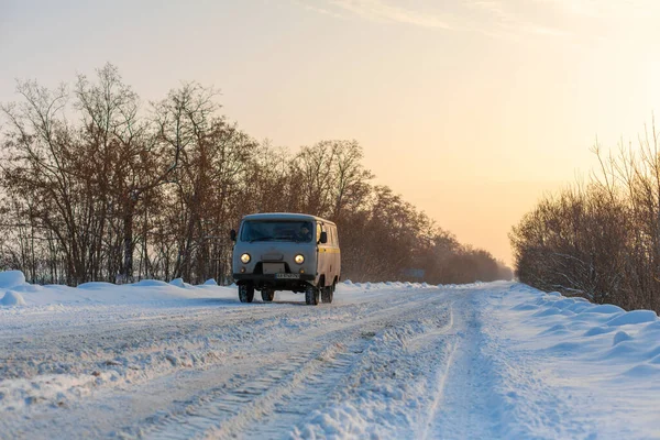Carro Anda Numa Estrada Nevada Condições Meteorológicas Difíceis Dnipro Ucrânia — Fotografia de Stock