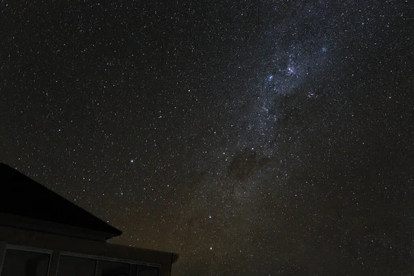 Γαλαξίας Μας Και Έναστρος Νυχτερινός Ουρανός Πάνω Από Βουνά Στο — Φωτογραφία Αρχείου