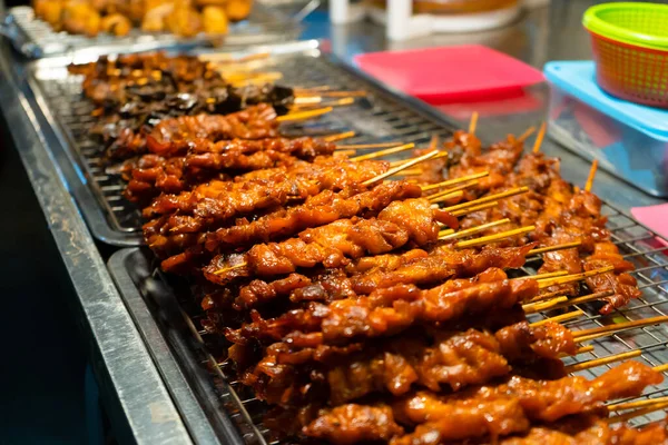 Asian Food Counter Mini Kebabs Chicken Skin Meat Nightly Street — Stock Photo, Image