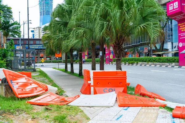 在修理工作中限制汽车通过的塑料块 安全塑胶道围栏 吉隆坡 马来西亚 2020 — 图库照片