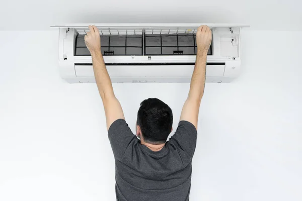 Guy Cleans Filter Home Air Conditioner Dust Very Dirty Air — Stock Photo, Image