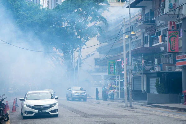 房间的消毒 很多烟腐蚀的昆虫 吉隆坡 马来西亚 2020 — 图库照片