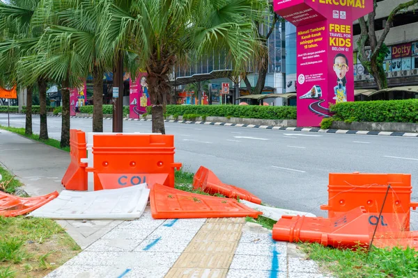 在修理工作中限制汽车通过的塑料块 安全塑胶道围栏 吉隆坡 马来西亚 2020 — 图库照片