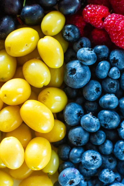 Meng Gele Blauwe Bessen Zomermick Fruit Berry Lay Out — Stockfoto