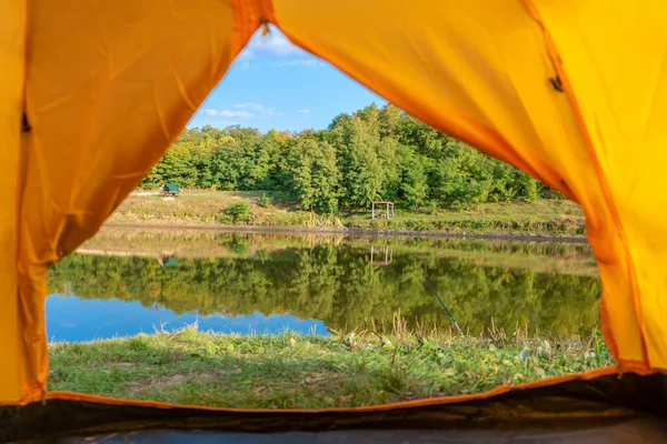 Descanse Com Uma Tenda Floresta Junto Rio Prazer Natureza Acampar — Fotografia de Stock