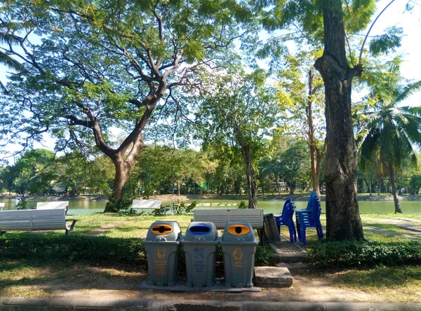 Tři Koše Různé Odpadky Lunaparku Bangkoku Třídění Odpadu Ekologická Čistota — Stock fotografie