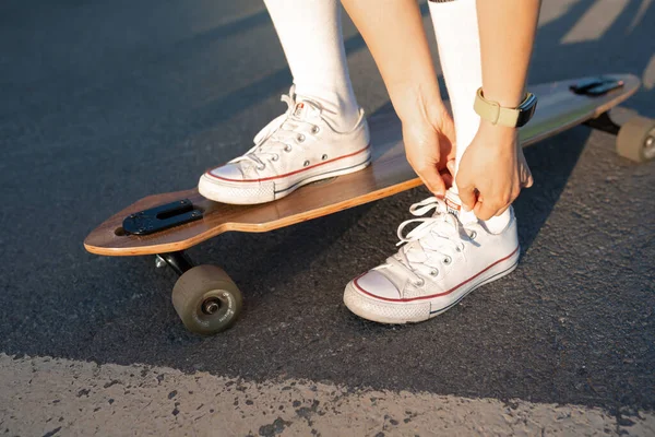 Close Lady Leg White Sneakers Resting Extreme Funny Ride Her — Stock Photo, Image