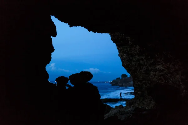 Viev Grotta Balinesse Spiaggia Oceano Cielo Azzurro Scuro — Foto Stock