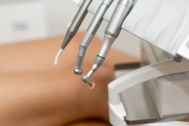 Diş hava yumuşaklığı alet takımı ve sondaj makinesi