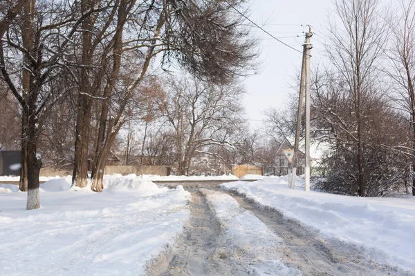 Winter Schlecht Geräumte Straße Straße Auf Dem Land Mit Schnee — Stockfoto