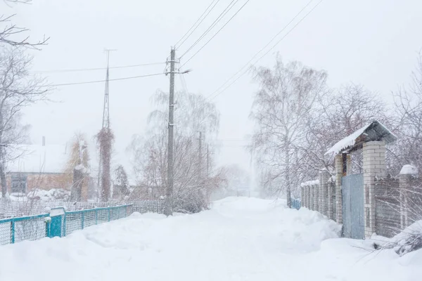 Inverno Ruas Rurais Estão Cobertas Neve Nevasca Neve — Fotografia de Stock