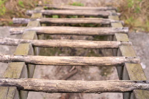 Descendo Sótão Para Velhas Escadas Madeira — Fotografia de Stock