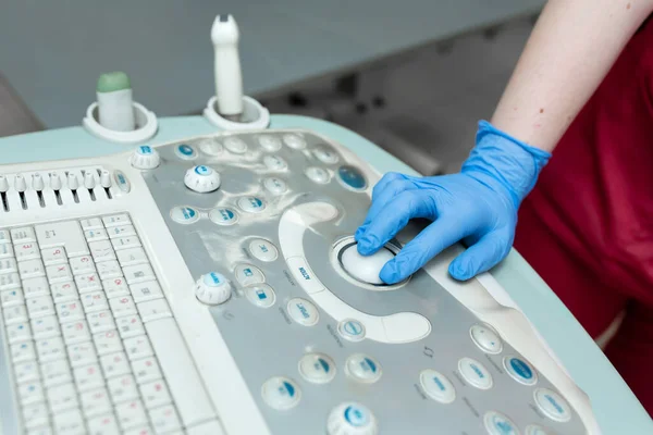 Female Doctor Hand Ultrasound Machine Close — Stock Photo, Image