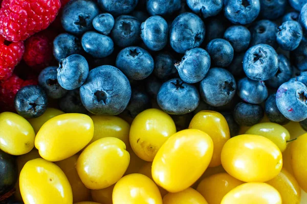 Meng Gele Blauwe Bessen Zomermick Fruit Berry Lay Out — Stockfoto