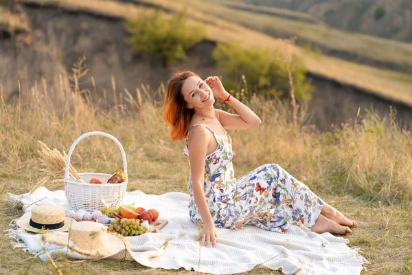 Beautiful Red Haired Girl Enjoys Sunset Nature Picnic Field — Stock Photo, Image