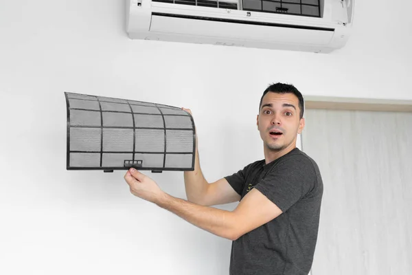 Guy Cleans Filter Home Air Conditioner Dust Very Dirty Air — Stock Photo, Image