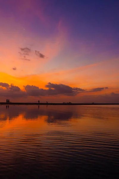 Strahlend Heller Himmel Bei Sonnenuntergang Einem Tropischen Strand Sonnenuntergang Während — Stockfoto