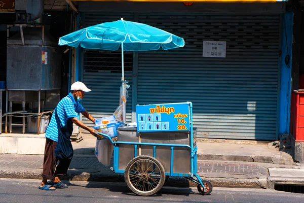 Vendedor Comida Rua Ásia Carrinho Comida Loja Móvel Sobre Rodas — Fotografia de Stock