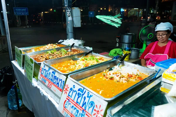 Aziatische Straat Voedsel Avondmarkt Mobiele Voedselwagentjes Samui Tailand 2020 — Stockfoto