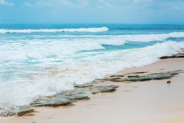 Ideális Trópusi Homokos Strand Szörfözésre Óceánon Gyönyörű Tiszta Türkiz Víz — Stock Fotó