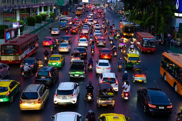 Abendliche Rushhour Bangkok Viele Autos Stehen Stau Bangkok Tailand 2020 — Stockfoto