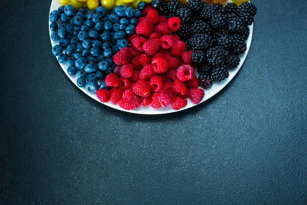 Meng Van Zomerbessen Vitaminen Mulberry Frambozen Bosbessen Stijlvolle Indeling Een — Stockfoto