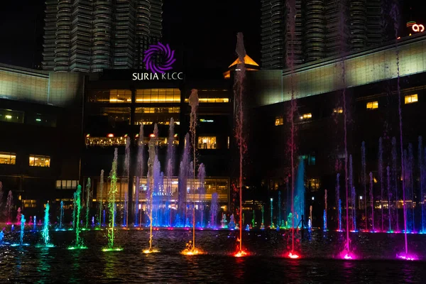 Nachtansicht Der Tanzenden Bunten Fontänen Show Der Singenden Springbrunnen Kuala — Stockfoto