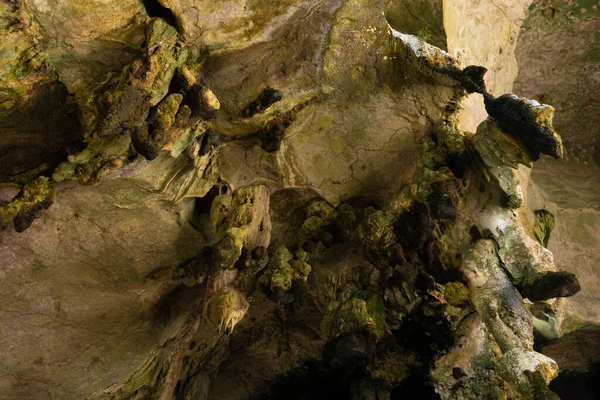 Caminhe Até Caverna Pedra Antiga Estalactites Caverna Estalagmites — Fotografia de Stock