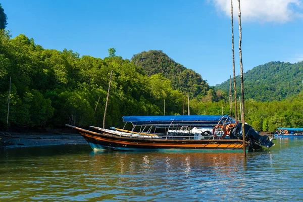 Estação Barco Asiática Para Pequenos Barcos Turísticos Excursões Barco Rio — Fotografia de Stock