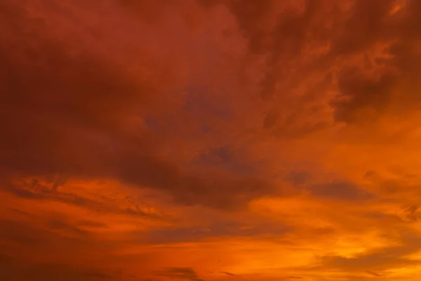 Atardecer Tropical Rojo Ardiente Inusualmente Hermoso Nubes Ardientes Fuego Cielo — Foto de Stock