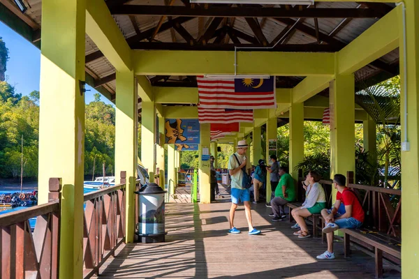 Tourists Wait Start Tour Boat Station Adventure Island Langkawi Langkawi — Stock Photo, Image