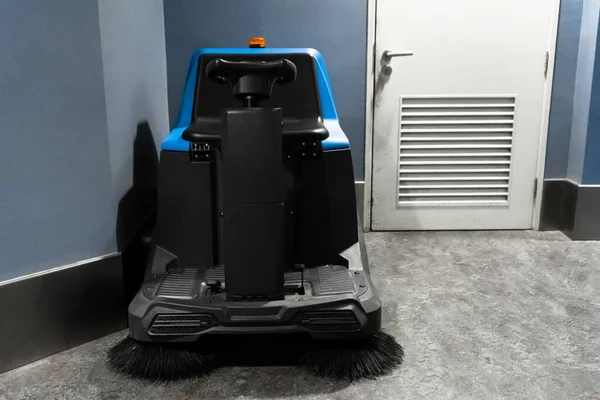 Cleaning machine for large buildings. Ride on sweeping machine.