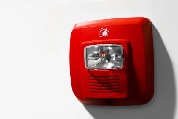 Botón Rojo Advertencia Luz Intermitente Alarma Incendio Pared —  Fotos de Stock