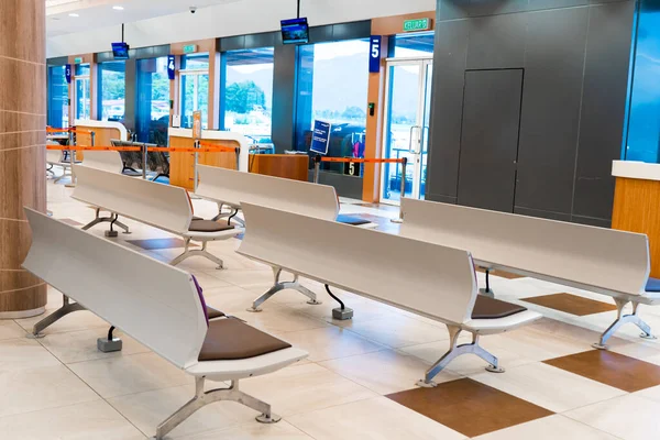 Lege Internationale Luchthaven Gebouw Tijdens Pandemie Lege Stoelenrijen Luchthavenlounge Langkawi — Stockfoto